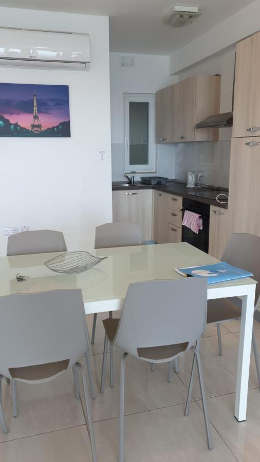 Flat 3 Blue Waves Apartment เซนต์พอลส์เบย์ ภายนอก รูปภาพ